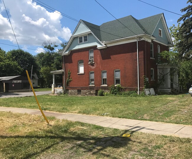 Building Photo - 1224 Niagara St