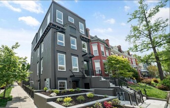 Building Photo - 1336 Parkwood Pl NW