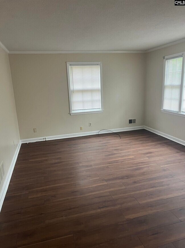 Foto del edificio - 1328 Fairview Dr
