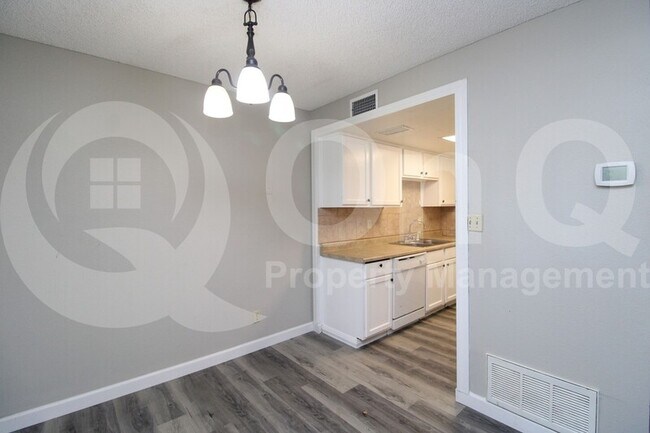 Building Photo - 3332 W Las Palmaritas Dr