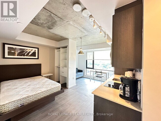 Building Photo - 105 Champagne Ave S