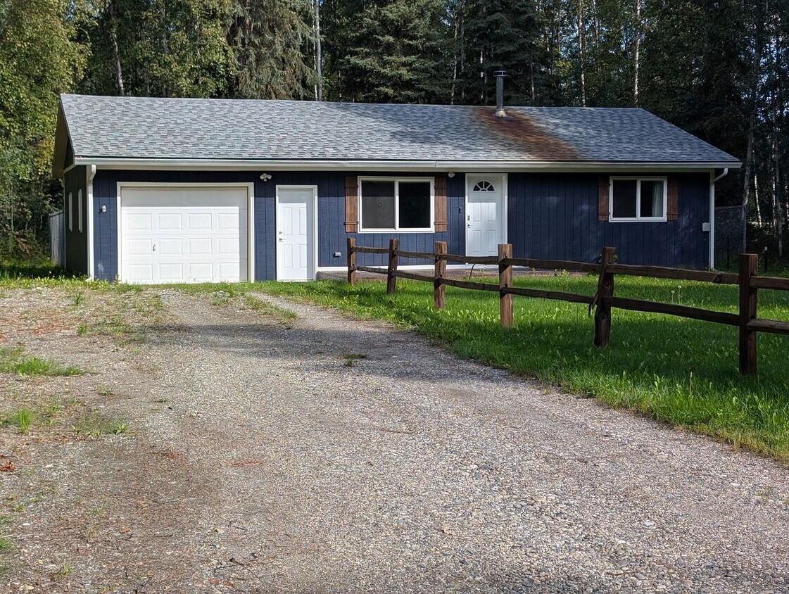 Primary Photo - Single Family Home in North Pole