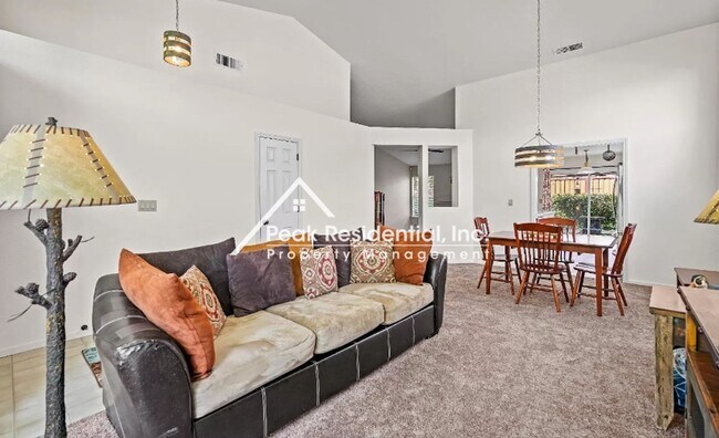 Building Photo - Wonderful 3bd/2ba Antelope Home with 2 Car...