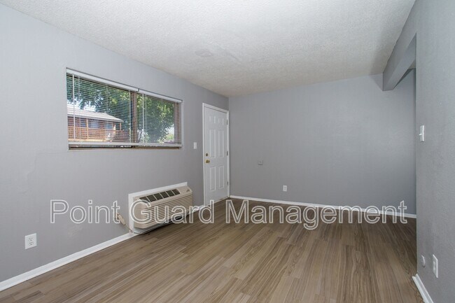 Foto del edificio - 808 N West St