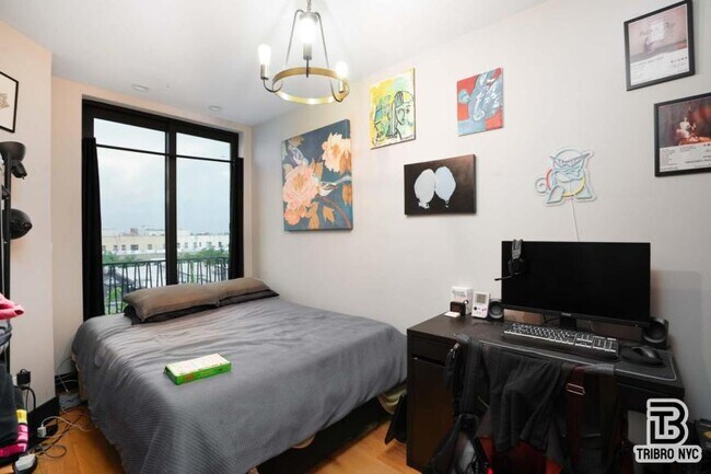 Foto del edificio - 3 bedroom in BROOKLYN NY 11233