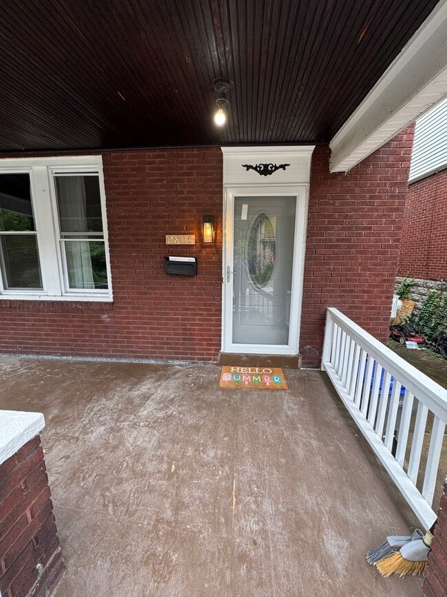 Foto del edificio - 3 Bedroom 1.5 Bath in Dormont!