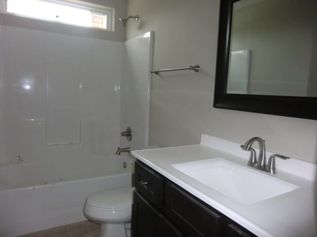 Building Photo - 104 Lake Saint Ellen Dr