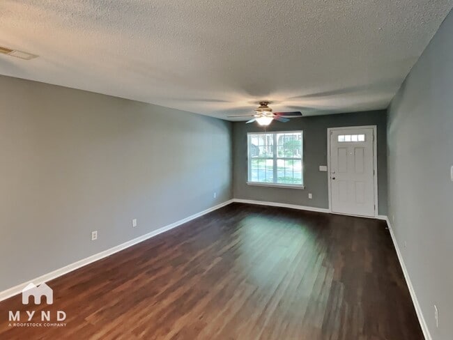 Foto del edificio - 16724 Timber Crossing Rd