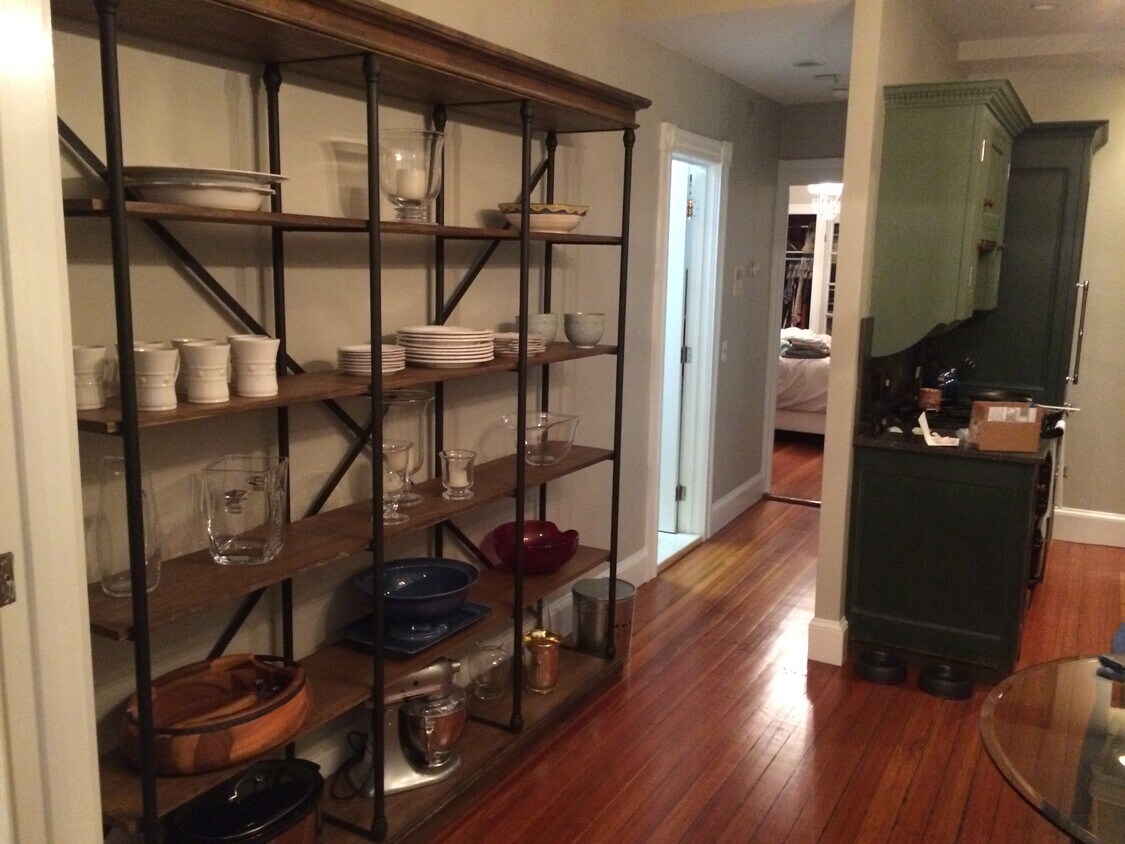 Primary Photo - 39 Grove St