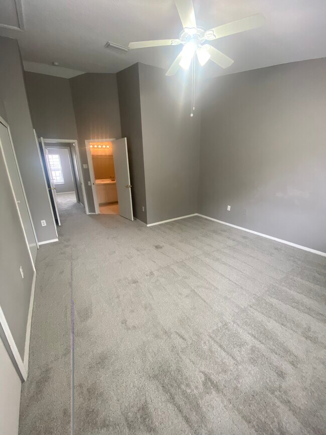 Foto del edificio - 2469 Lake Woodberry Cir