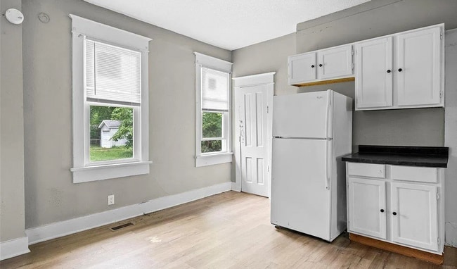 Building Photo - Modern 3 Bed 1 Bath - Section 8 Friendly