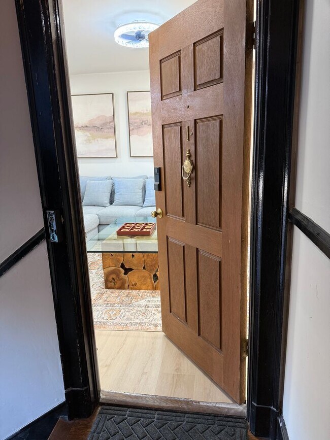 Building Photo - Fully Furnished & Newly Renovated 2 Bedroom Convenient to Moses Cone Hospital - Flexible Lease Te...