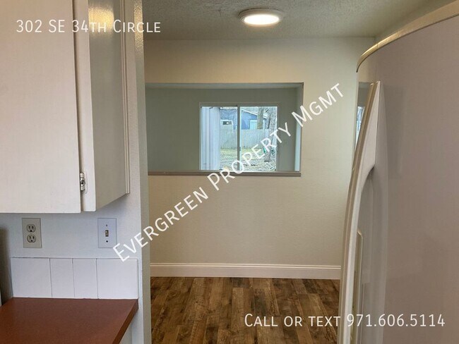 Building Photo - 3BD/2BA - Troutdale One-Level Home! Large ...
