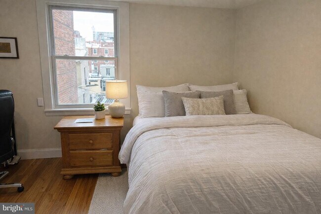 Building Photo - 414 S 15th St