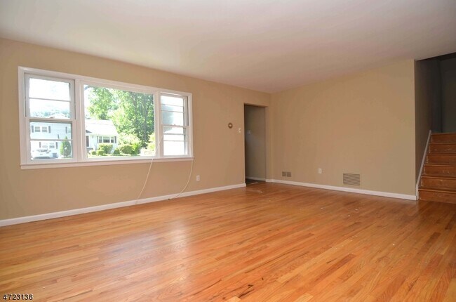 Building Photo - 356 Bradley Ave