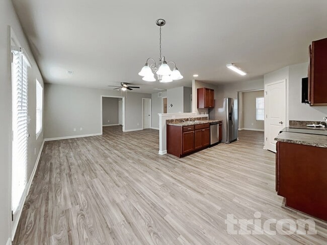 Building Photo - 4114 Vershire Ave