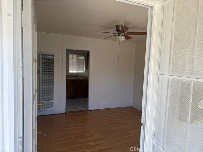 Foto del edificio - 1062 W 24th St