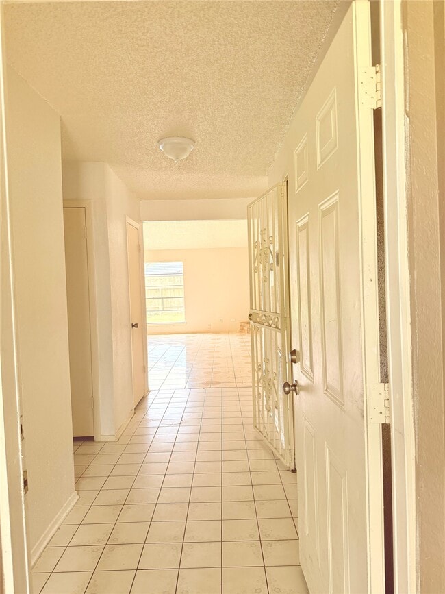 Foto del edificio - 5503 Bridge Forest Dr