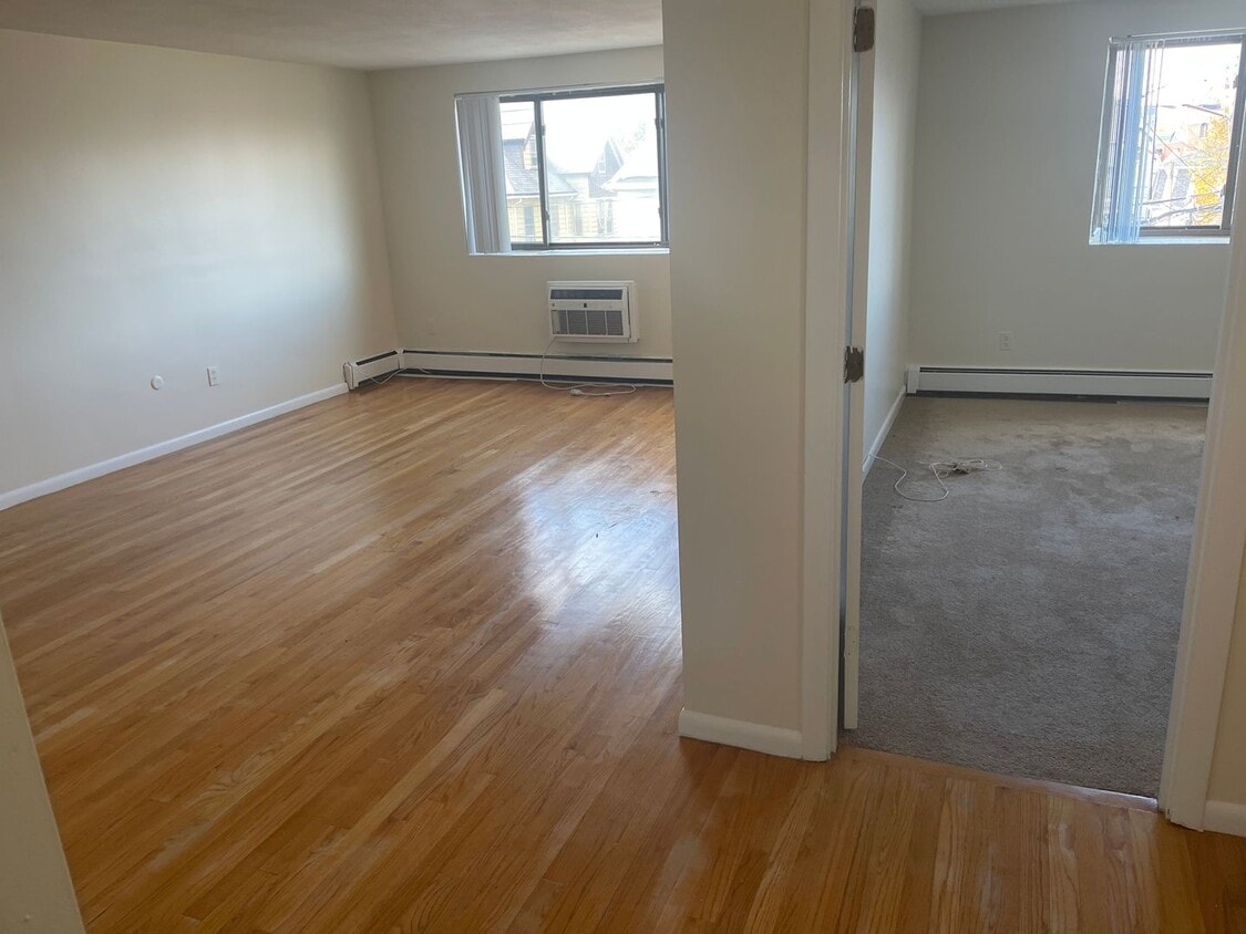 No Fee Massive 2 bed with New floors, kitchen and paint, AC VERY SUNNY!! PARKING INCLUDED - No Fee Massive 2 bed with New floors, kitchen and paint, AC VERY SUNNY!!  PARKING INCLUDED