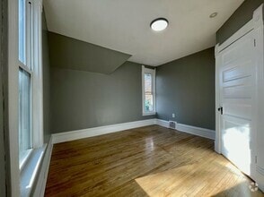 Building Photo - 3014 N Girard Ave