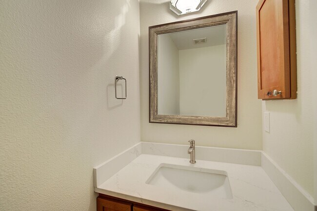 Foto del edificio - 2bd/2.5ba Kirkland Townhome