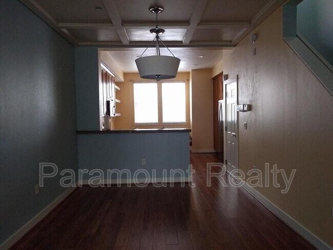 Building Photo - 258 Kentdale Pl