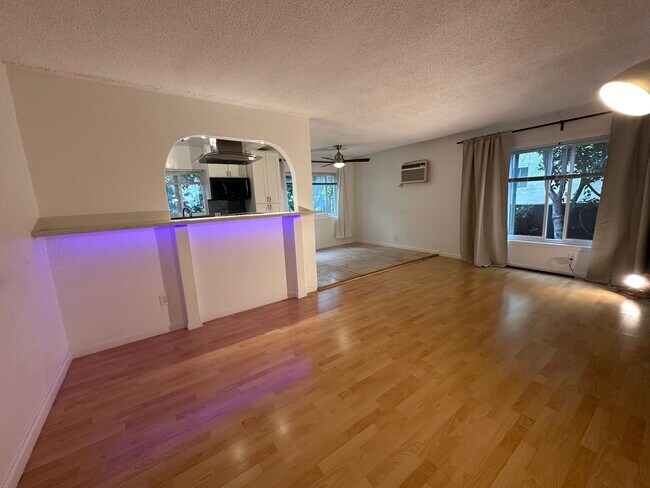 Foto del edificio - 6108 Romaine St