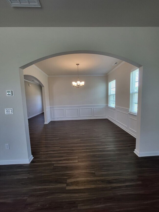 Foto del edificio - Beautiful 4BR/2.5BA Home in Gambill Forest