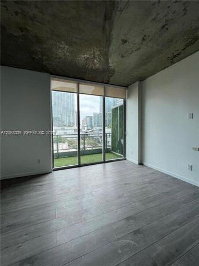 Foto del edificio - 690 SW 1st Ct