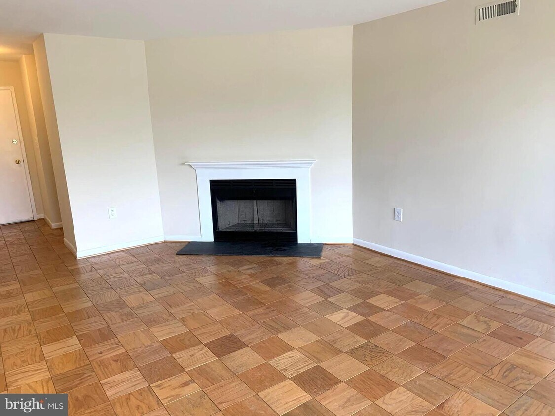 8675 Greenbelt Rd Unit APT 201, Greenbelt, MD 20770 Room for Rent in