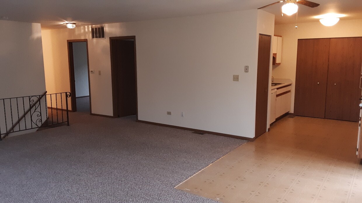 20x25 livingroom - 11105 1st St
