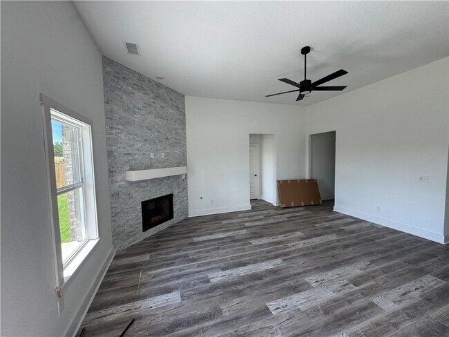 Building Photo - 6604 SW Spindle St