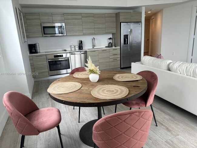 Building Photo - 121 NE 34th St