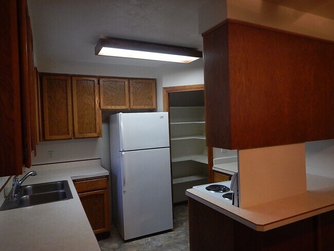 Building Photo - House Right By Ward Rhoden Stadium - Avail...