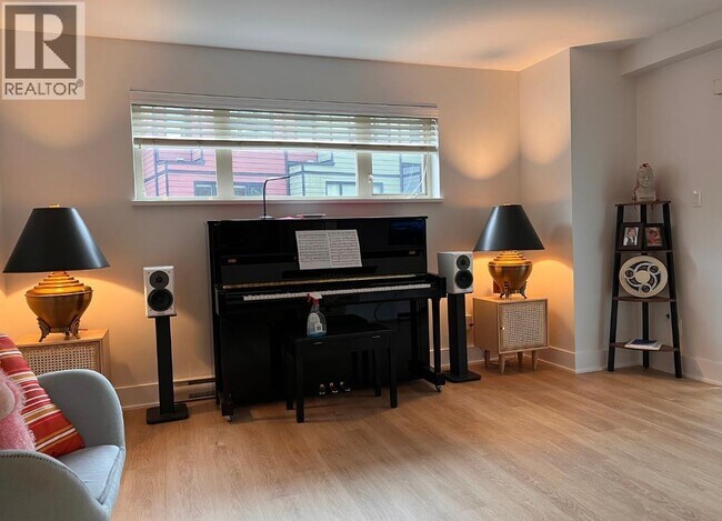 Photo du bâtiment - 2138 Old Dollarton Rd