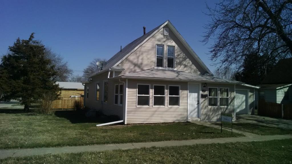 803 E Buchanan St House Rental in Winterset, IA
