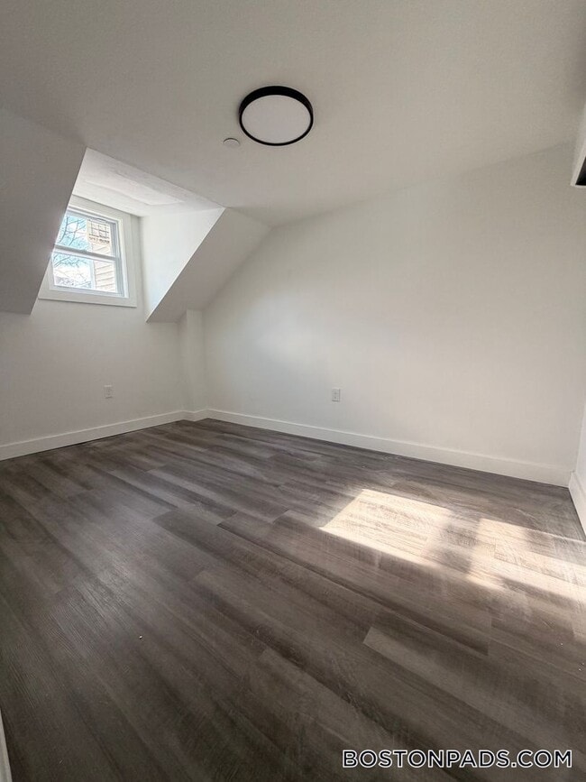 Building Photo - 197 S Main St