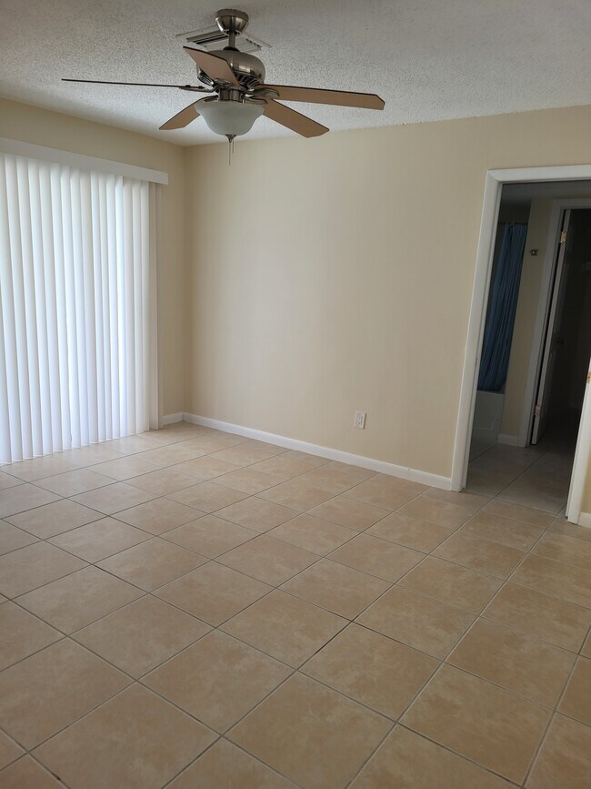 Master w/slider to pool - 4902 Tudor Dr