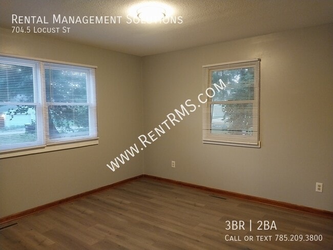 Building Photo - 704.5 Locust St