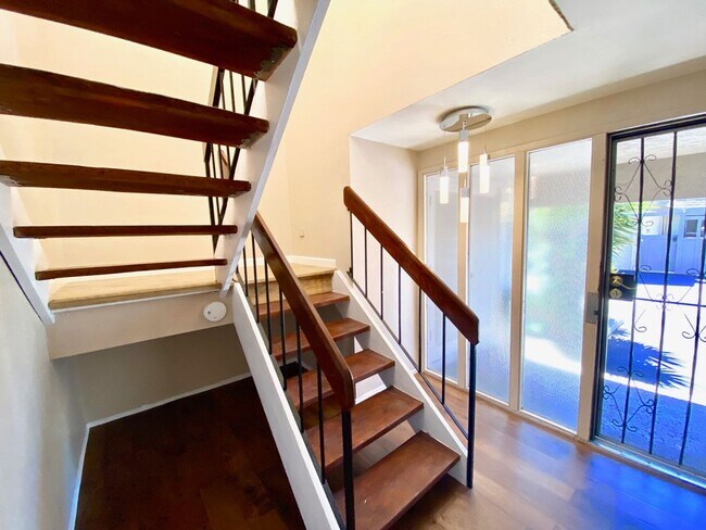 Foto del edificio - FOR RENT -  3 Bd/2 Ba 1,392 Sf In Friars Village Community, Townhome In San Diego Fashion Valley ...