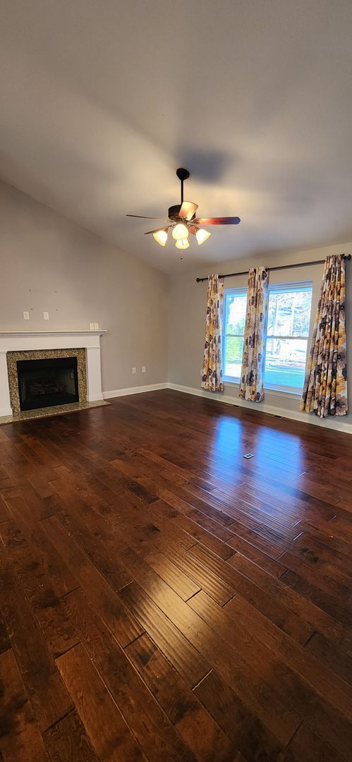 Building Photo - 114 Camelot Ln