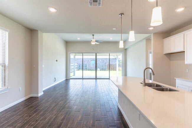 Building Photo - 6802 Pleasanton Pkwy