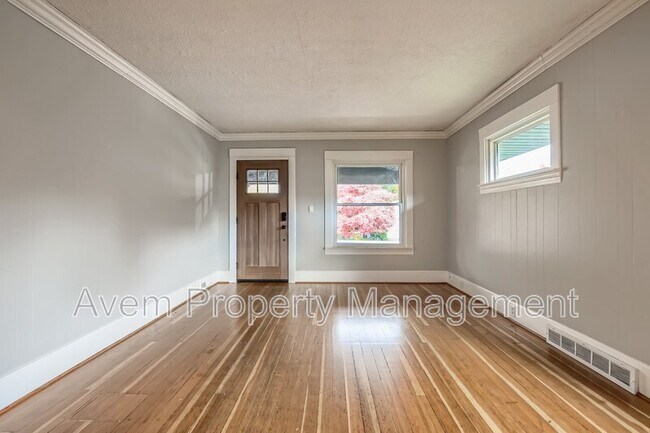 Building Photo - 4754 N Syracuse St