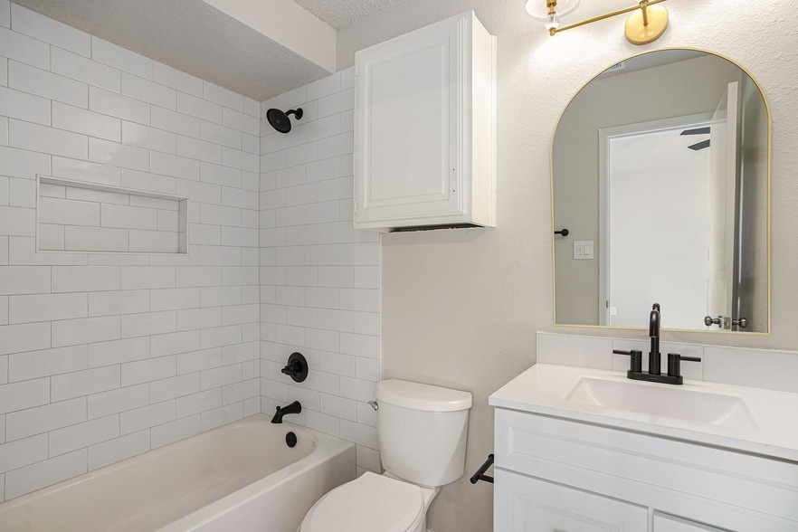 Foto del edificio - 1510 Woodside Ln E