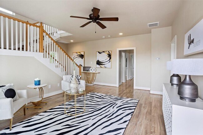 Building Photo - 4525 Beacon Hill Dr