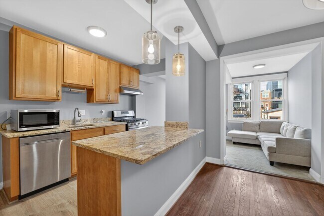 Foto del edificio - Gorgeous 4br/2ba in Brookland with Parking!
