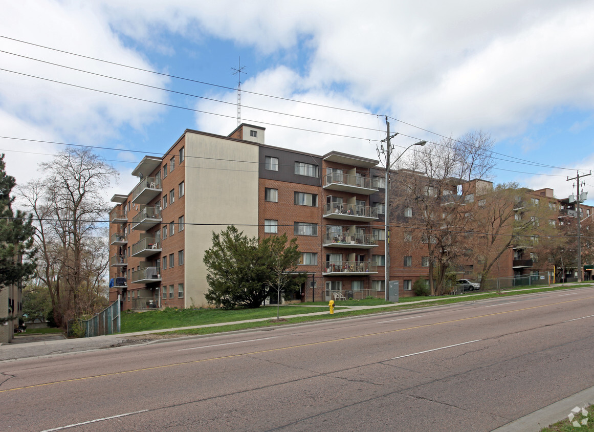 Building Photo - 1698 Victoria Park Ave