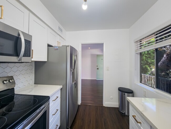 Foto del edificio - 215 N Kenwood St