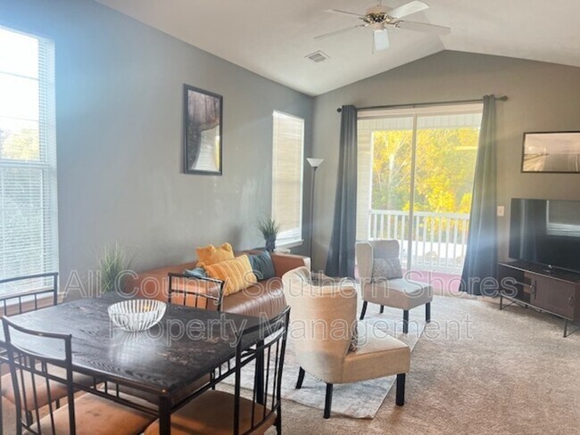 Building Photo - 480 River Oaks Dr