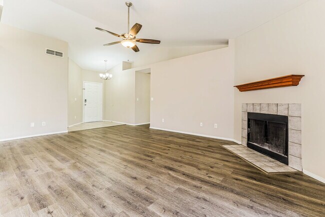 Foto del edificio - 8746 W McLellan Rd